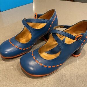 John Fluevog - operetta Malibran size w7 in blue with orange trim